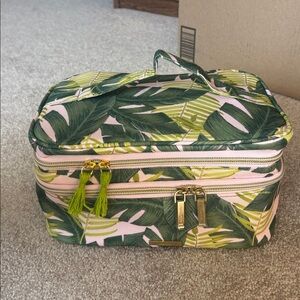 Kestrel green/off white cosmetic case- EUC